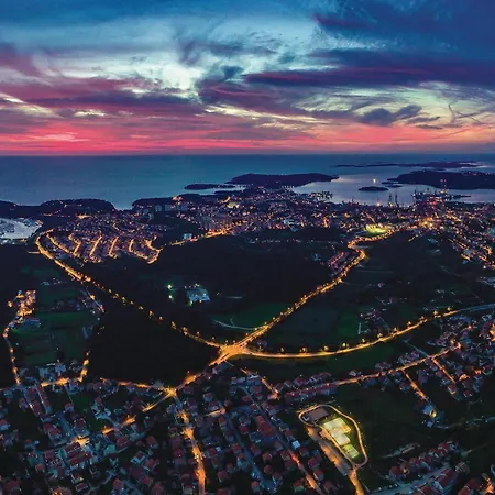 Apartment 2 Bedroom Stunning In *