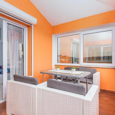 2 Bedroom Stunning In *