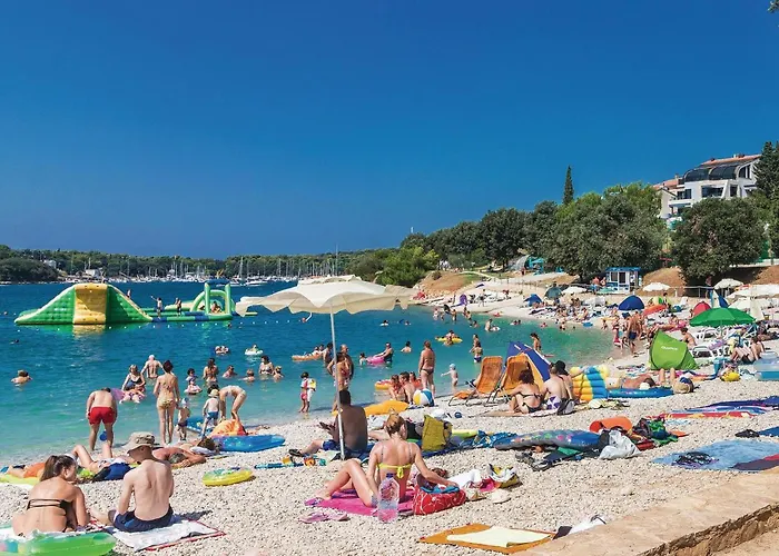 2 Bedroom Stunning In Appartement Pula