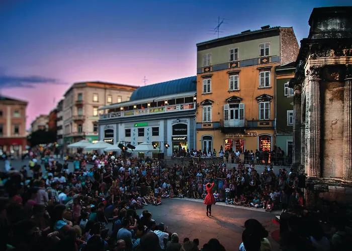 2 Bedroom Stunning In Appartement Pula