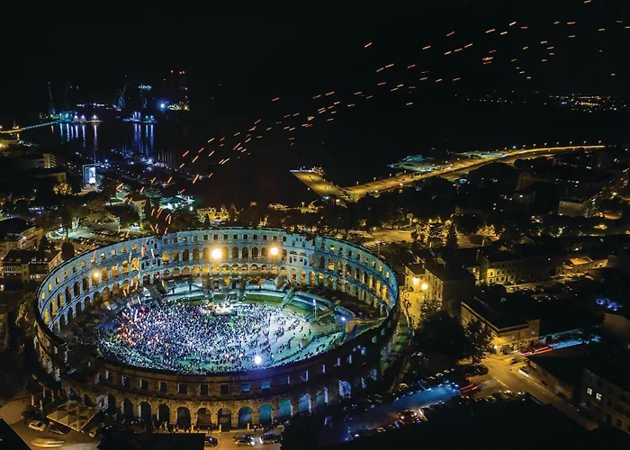 2 Bedroom Stunning In Appartement Pula